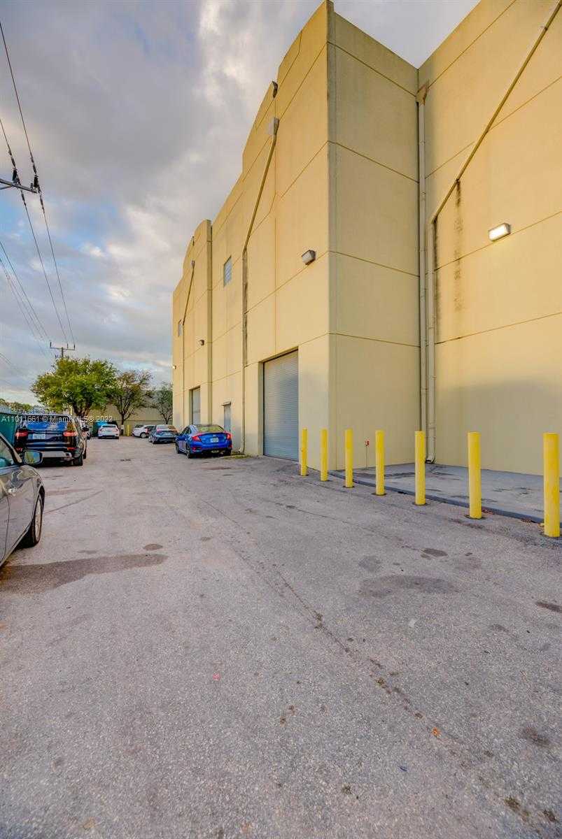 Small Image of 8050 NW 58th St, Doral, FL 33166, USA Number 34