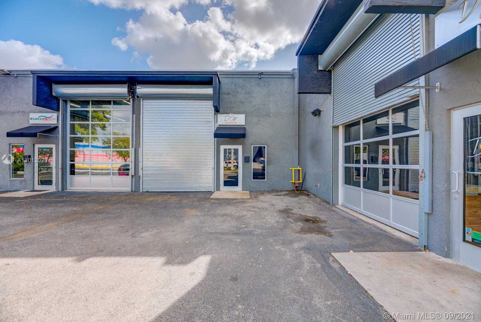 Small Image of 5715 NORTH WEST 84 AVE, Doral Number 12