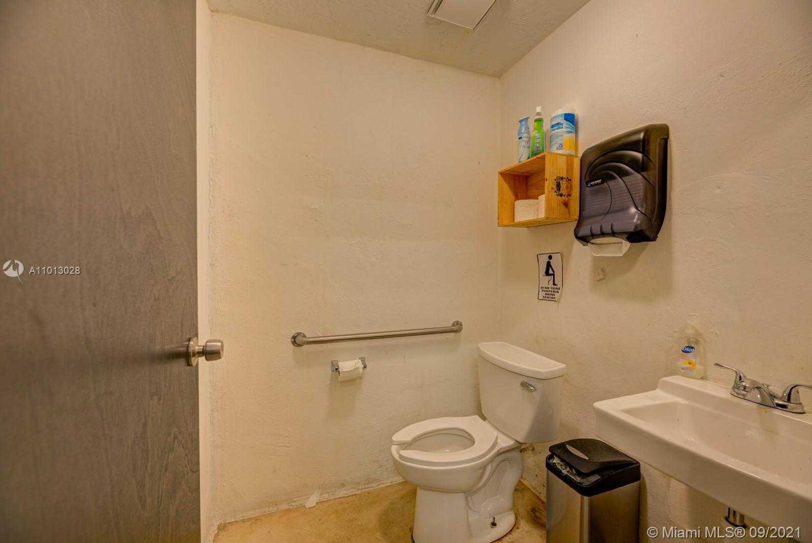 Small Image of 5715 NORTH WEST 84 AVE, Doral Number 16