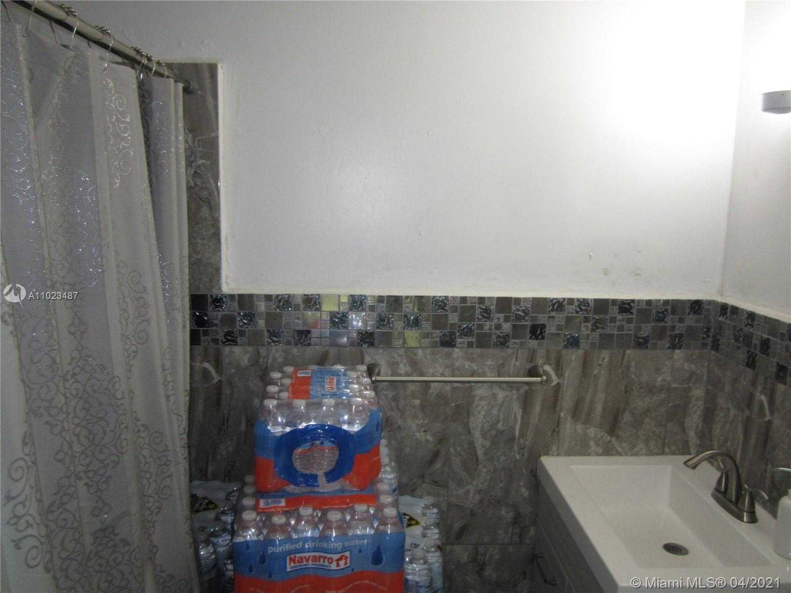 Small Image of 1001 E 26th St, Hialeah, FL 33013, USA Number 10