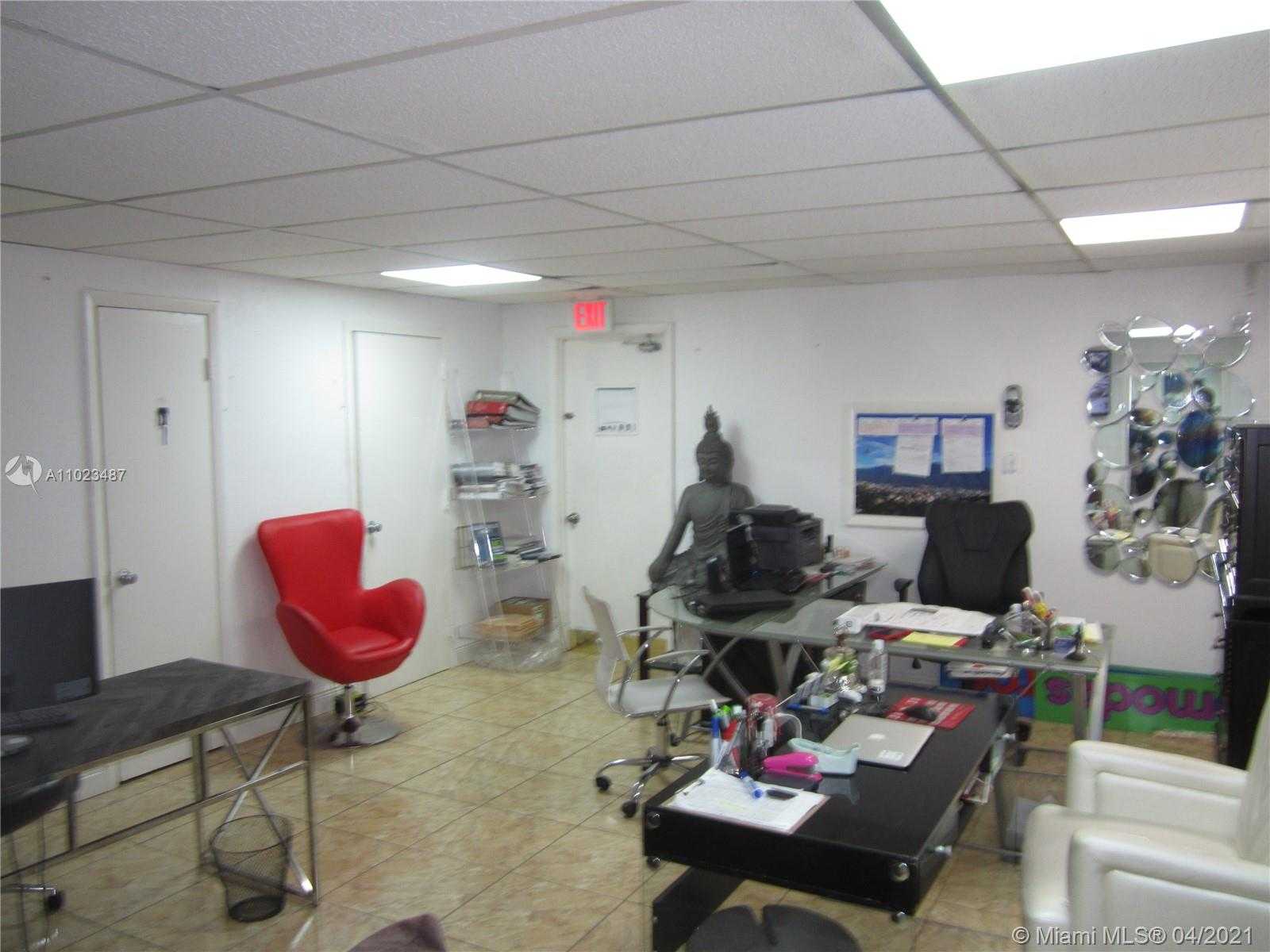Small Image of 1001 E 26th St, Hialeah, FL 33013, USA Number 8