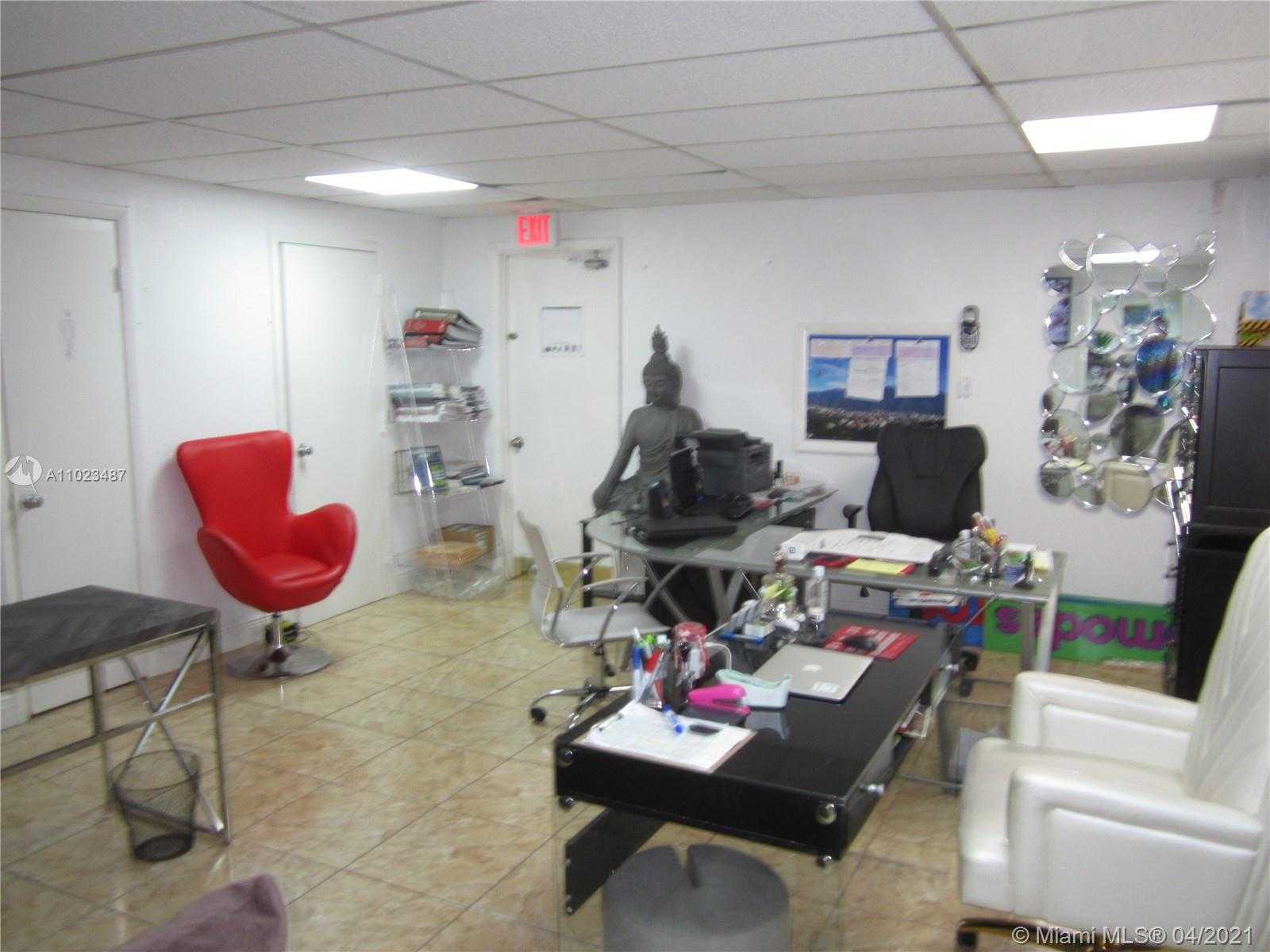 Small Image of 1001 E 26th St, Hialeah, FL 33013, USA Number 9