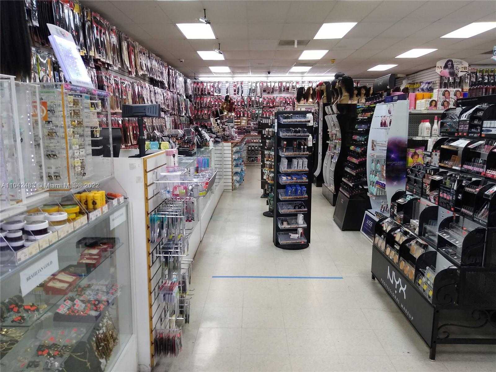 Small Image of 12105 PEMBROKE RD, Pembroke Pines Number 10