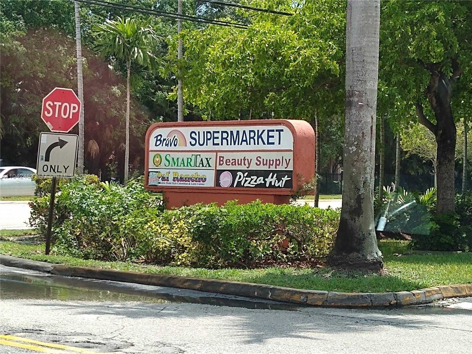 Small Image of 12105 PEMBROKE RD, Pembroke Pines Number 2