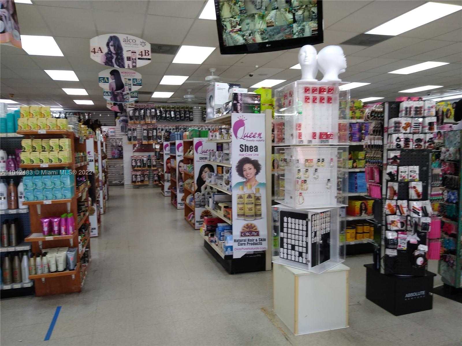 Small Image of 12105 PEMBROKE RD, Pembroke Pines Number 4