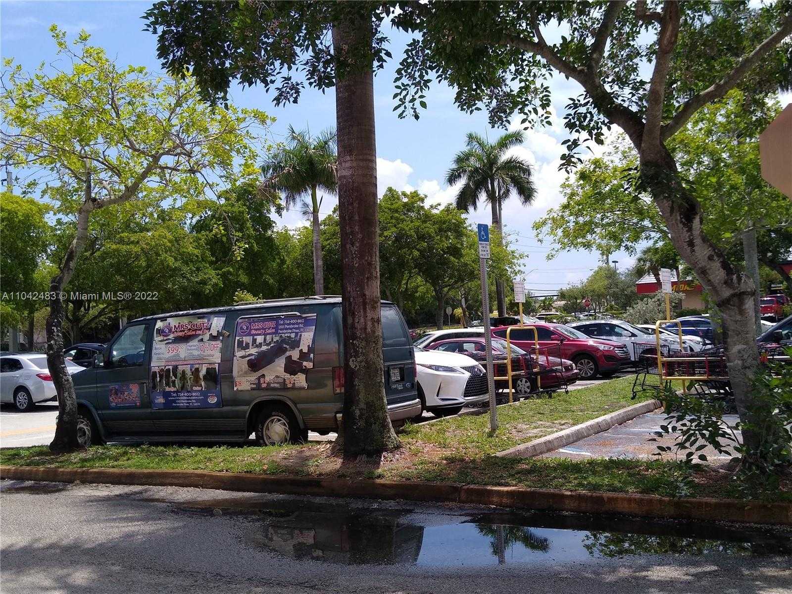 Small Image of 12105 PEMBROKE RD, Pembroke Pines Number 5