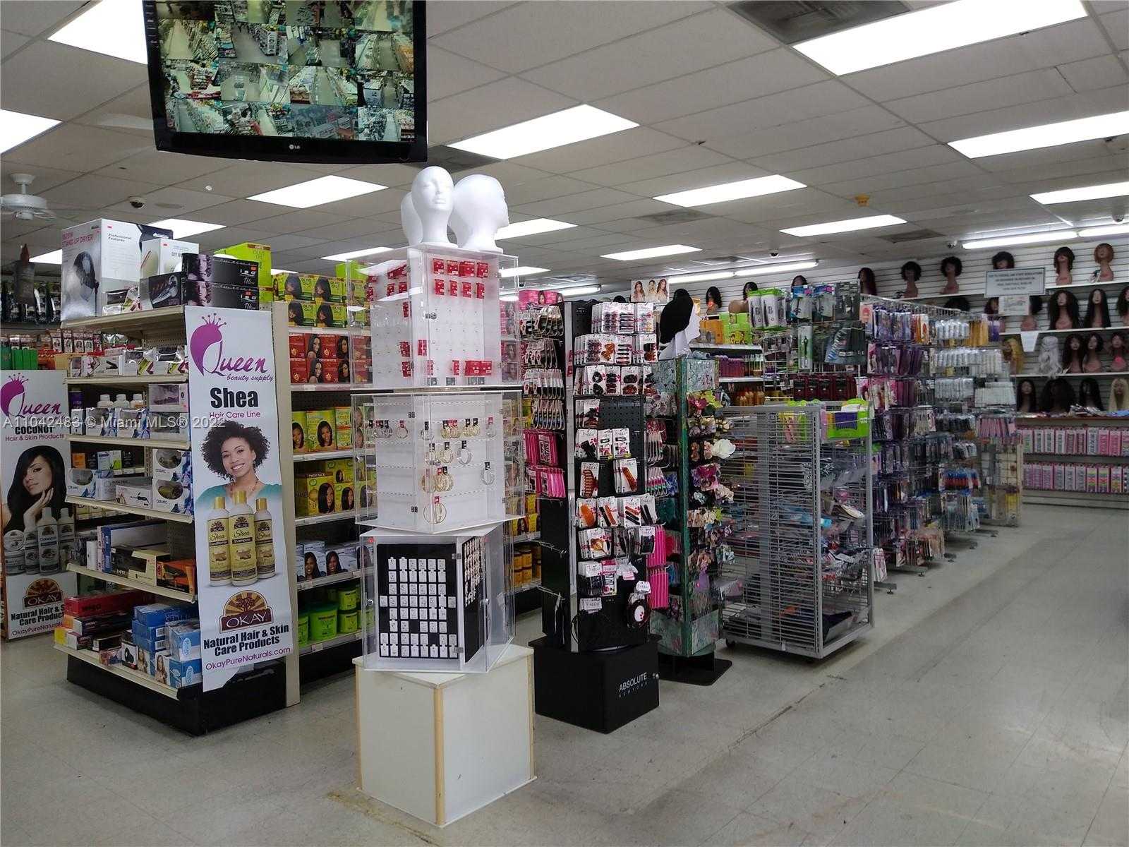 Small Image of 12105 PEMBROKE RD, Pembroke Pines Number 7
