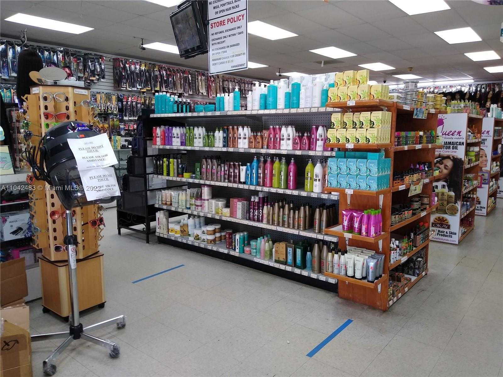 Small Image of 12105 PEMBROKE RD, Pembroke Pines Number 9