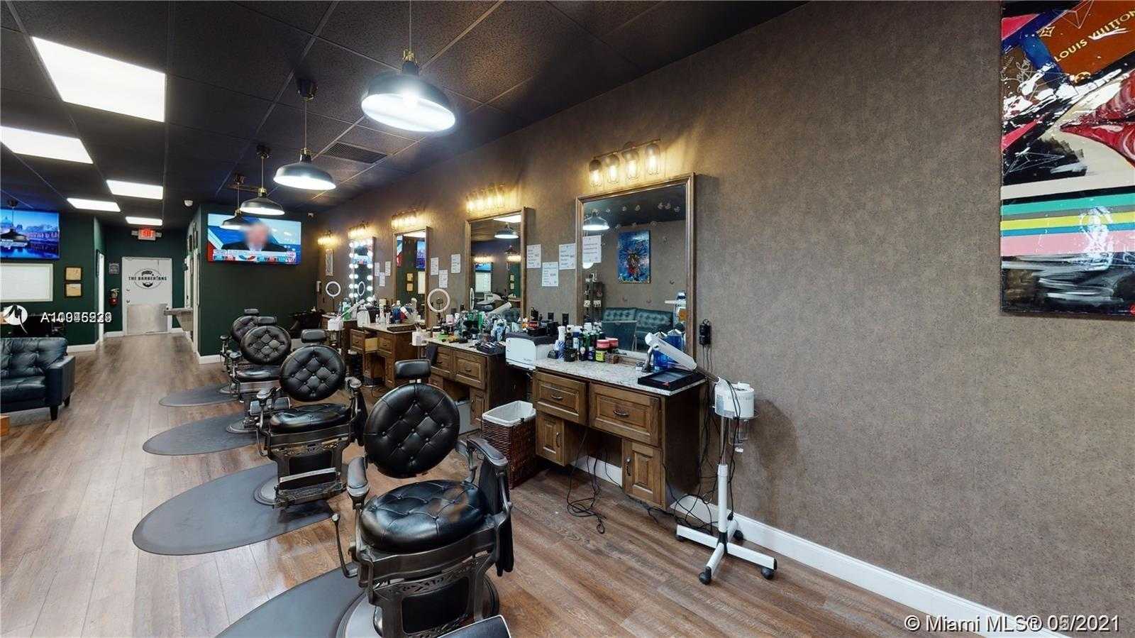 Small Image of 13268 BISCAYNE BLVD, North Miami Number 8