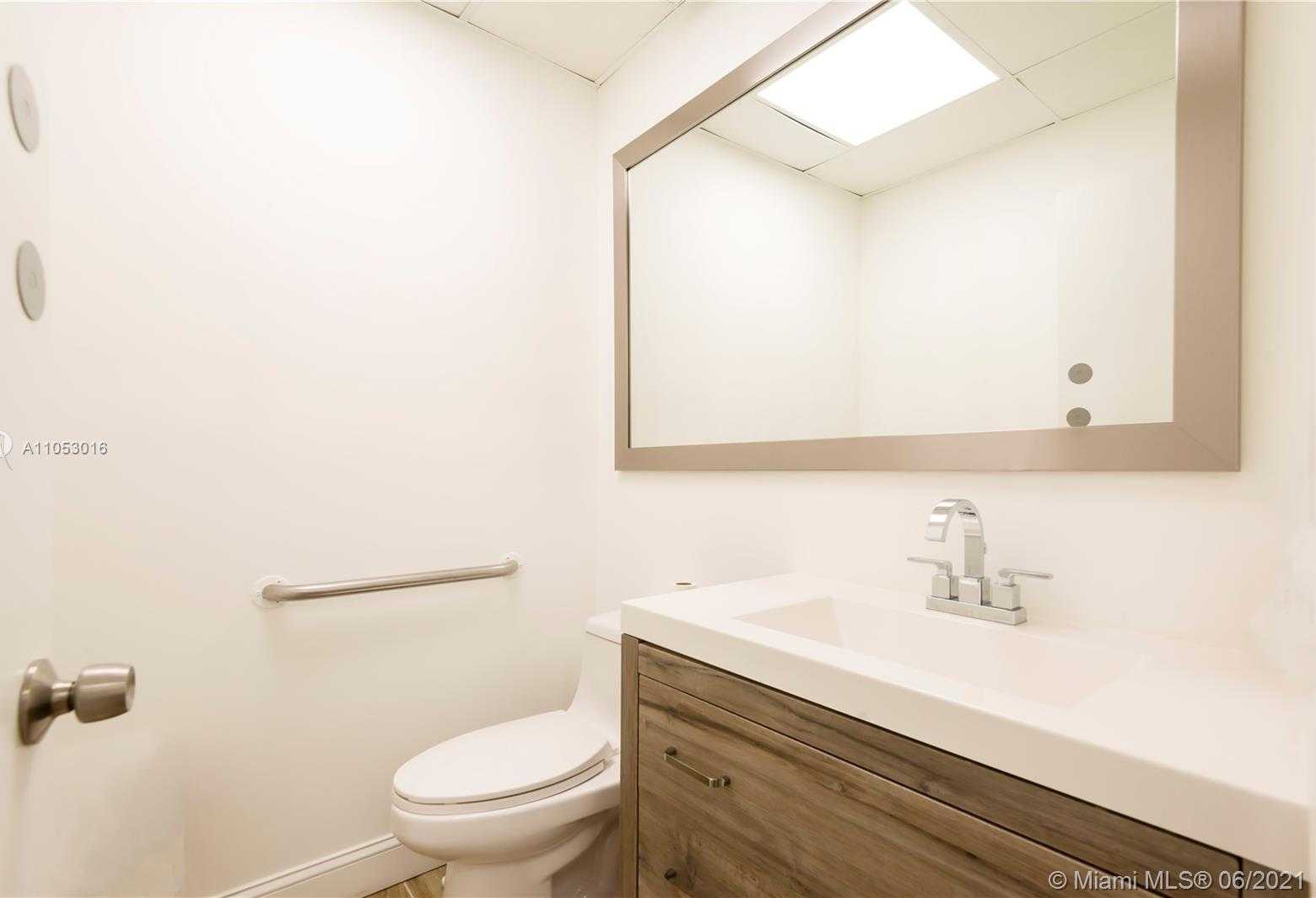 Small Image of 16635 NORTH EAST 19TH AVE, North Miami Beach Number 8