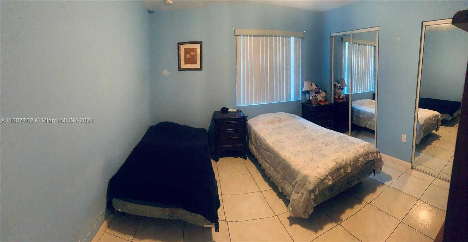 Small Image of 000, Miami Number 11