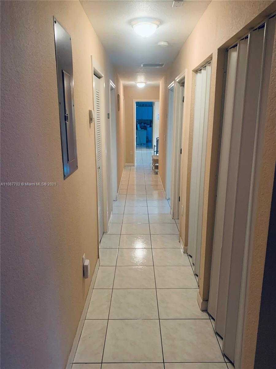 Small Image of 000, Miami Number 12