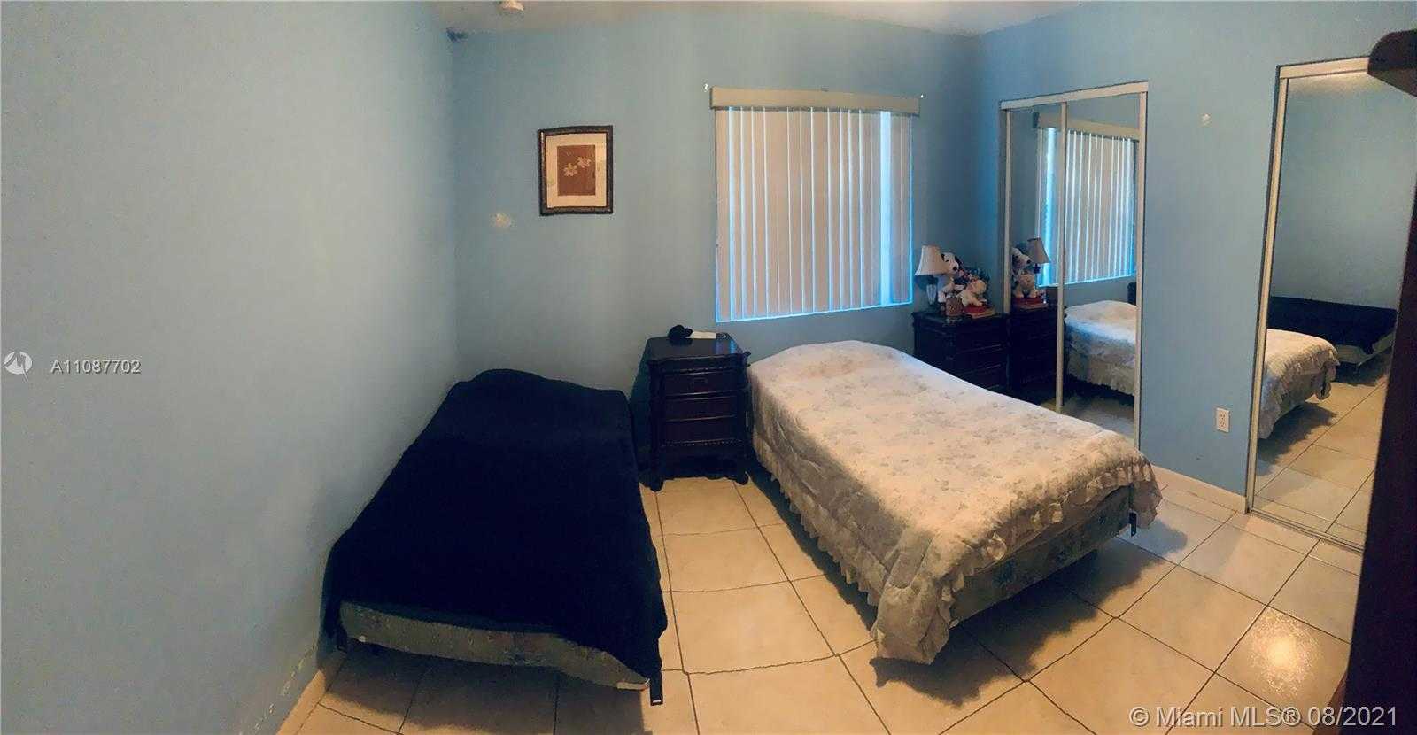 Small Image of 000, Miami Number 14
