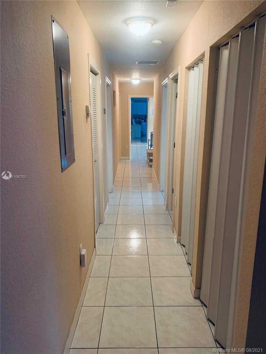 Small Image of 000, Miami Number 15