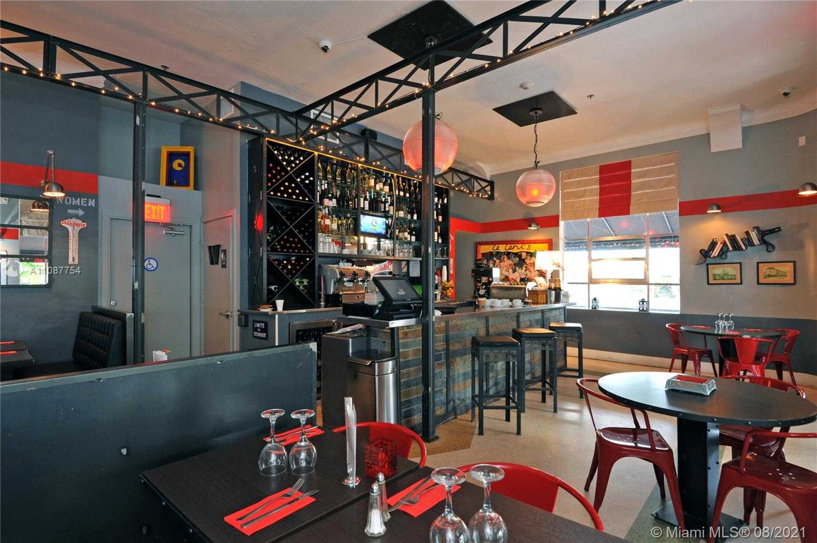 Small Image of 1360 COLLINS AVE, Miami Beach Number 8