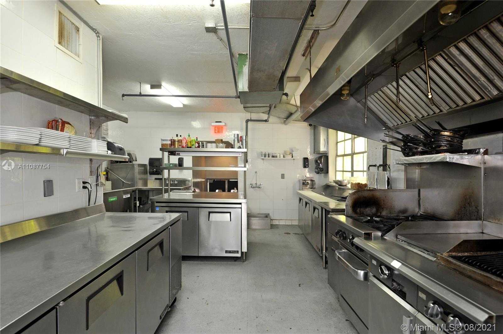 Small Image of 1360 COLLINS AVE, Miami Beach Number 9