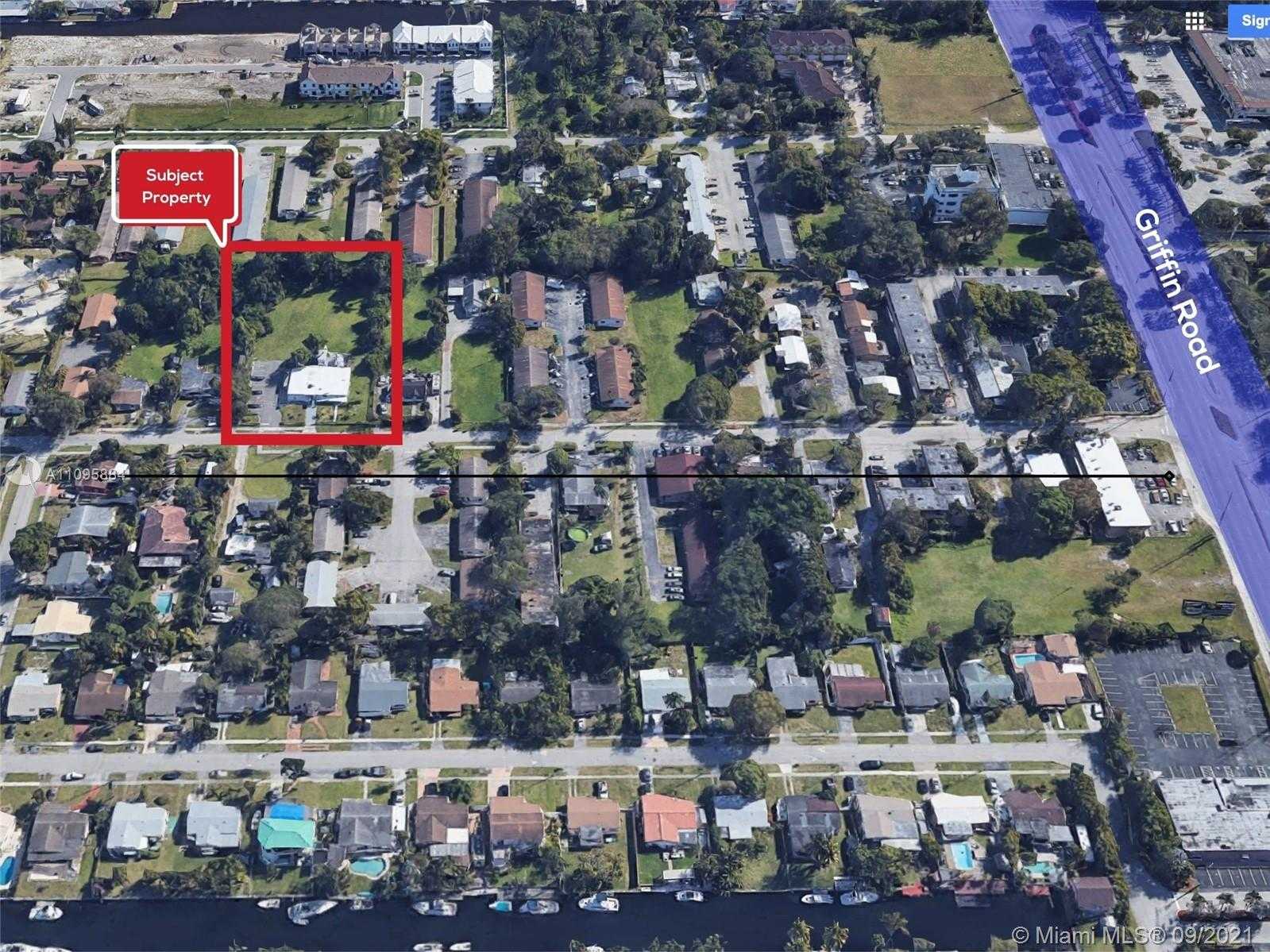 Small Image of 4580 SOUTH WEST 33RD AVE, Dania Beach Number 2