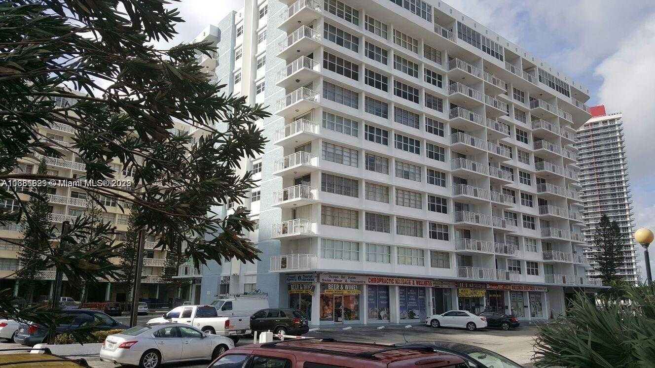 Small Image of 1801 S Ocean Dr, Hallandale Beach, FL 33009, USA Number 14