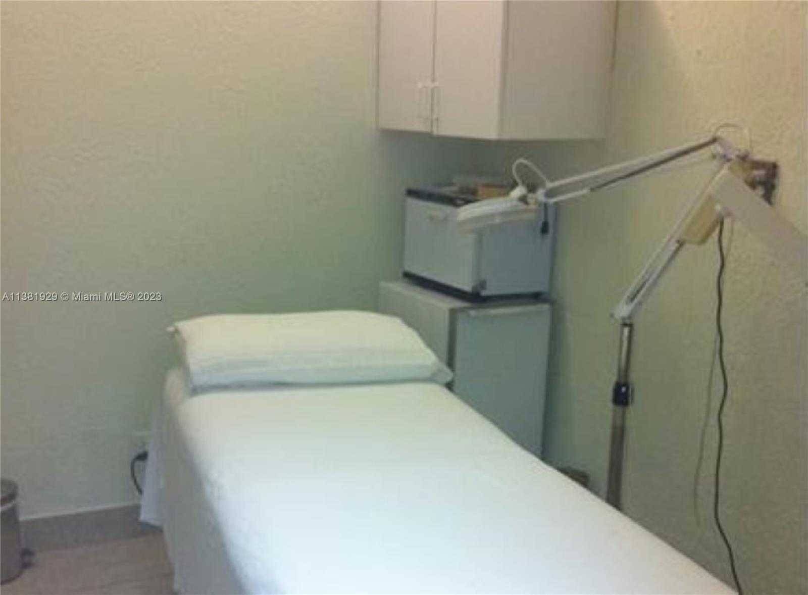 Small Image of 1801 S Ocean Dr, Hallandale Beach, FL 33009, USA Number 22