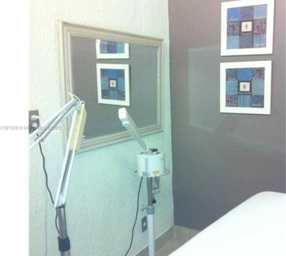 Small Image of 1801 S Ocean Dr, Hallandale Beach, FL 33009, USA Number 23