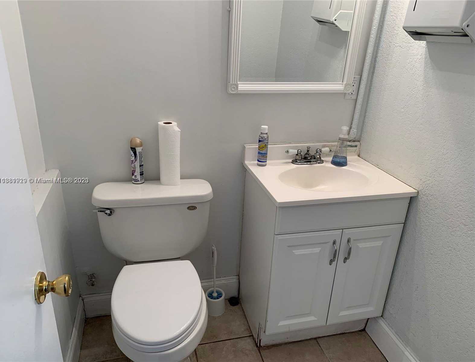 Small Image of 1801 S Ocean Dr, Hallandale Beach, FL 33009, USA Number 9