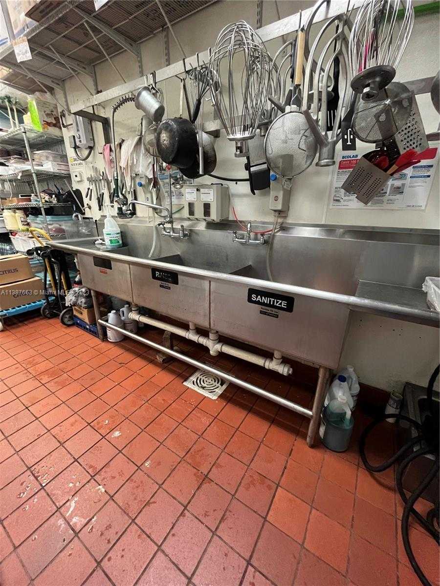 Small Image of 10740 NORTH WEST 74TH ST, Doral Number 32