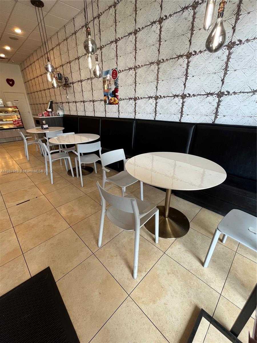 Small Image of 10740 NORTH WEST 74TH ST, Doral Number 4
