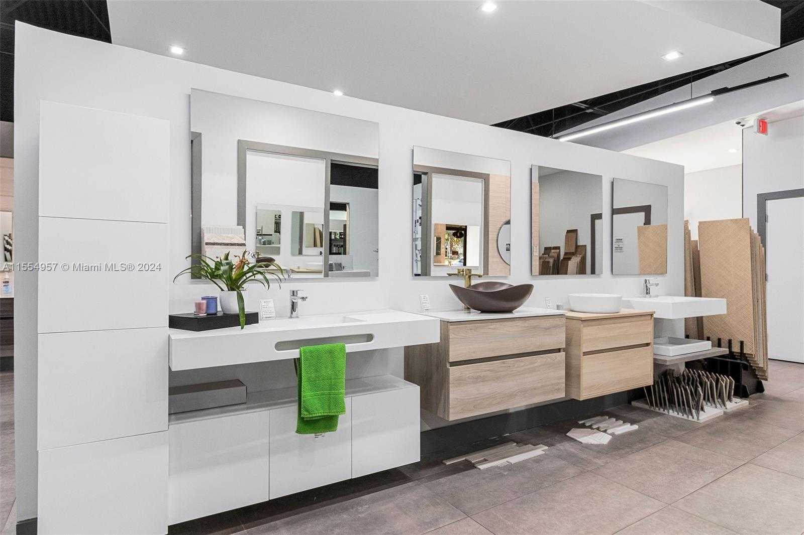 Small Image of BATH VANITIES/ACCESSORIES AND FLOORING, Doral Number 11