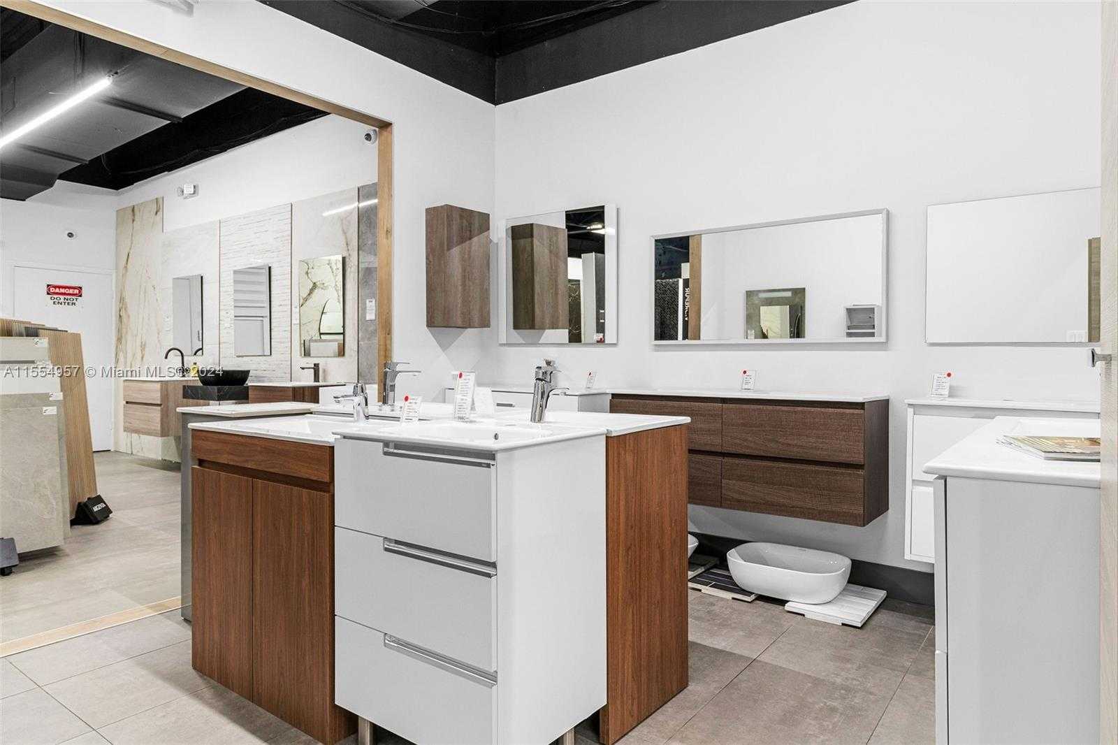 Small Image of BATH VANITIES/ACCESSORIES AND FLOORING, Doral Number 15