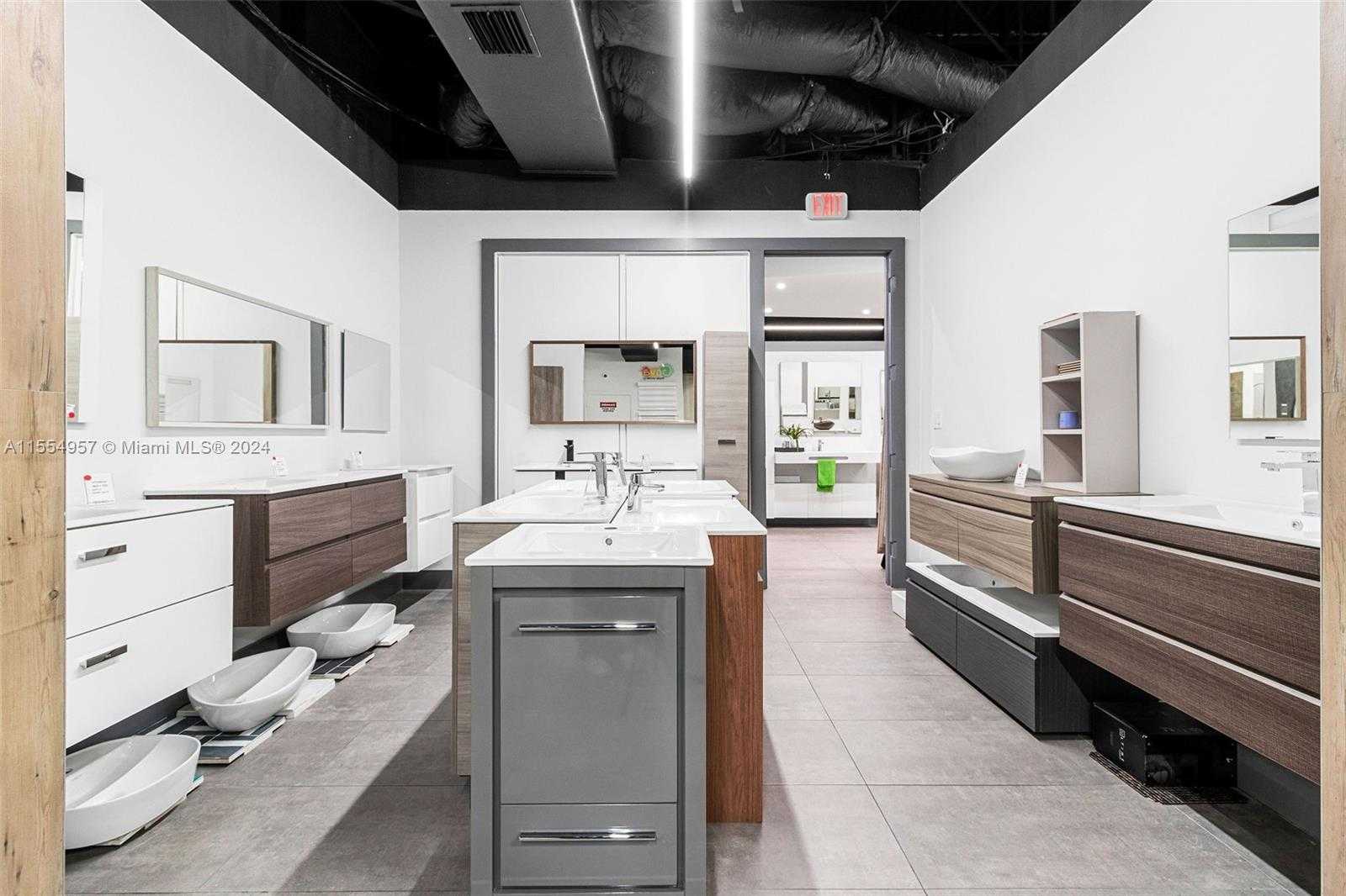 Small Image of BATH VANITIES/ACCESSORIES AND FLOORING, Doral Number 16