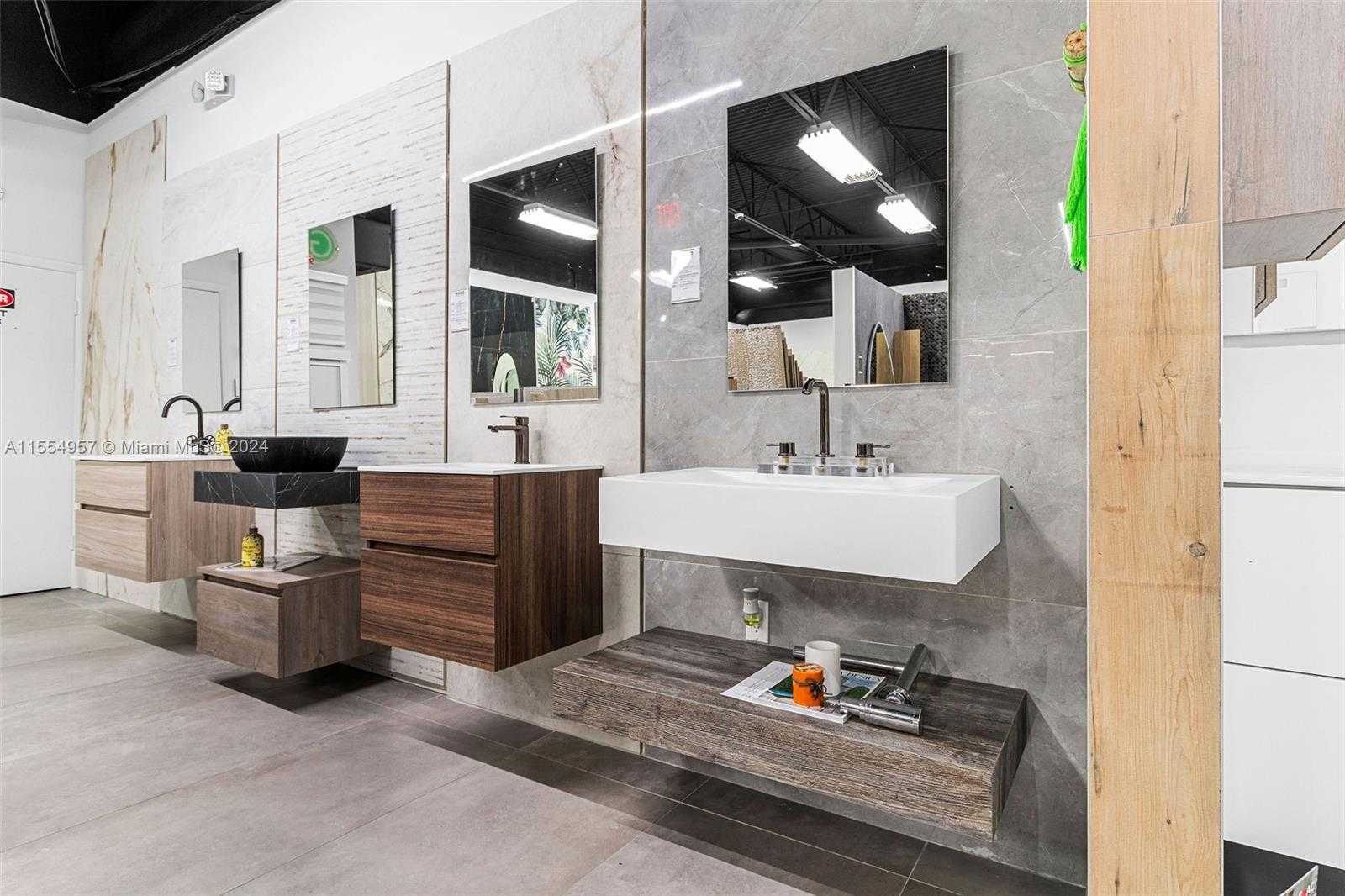Small Image of BATH VANITIES/ACCESSORIES AND FLOORING, Doral Number 17