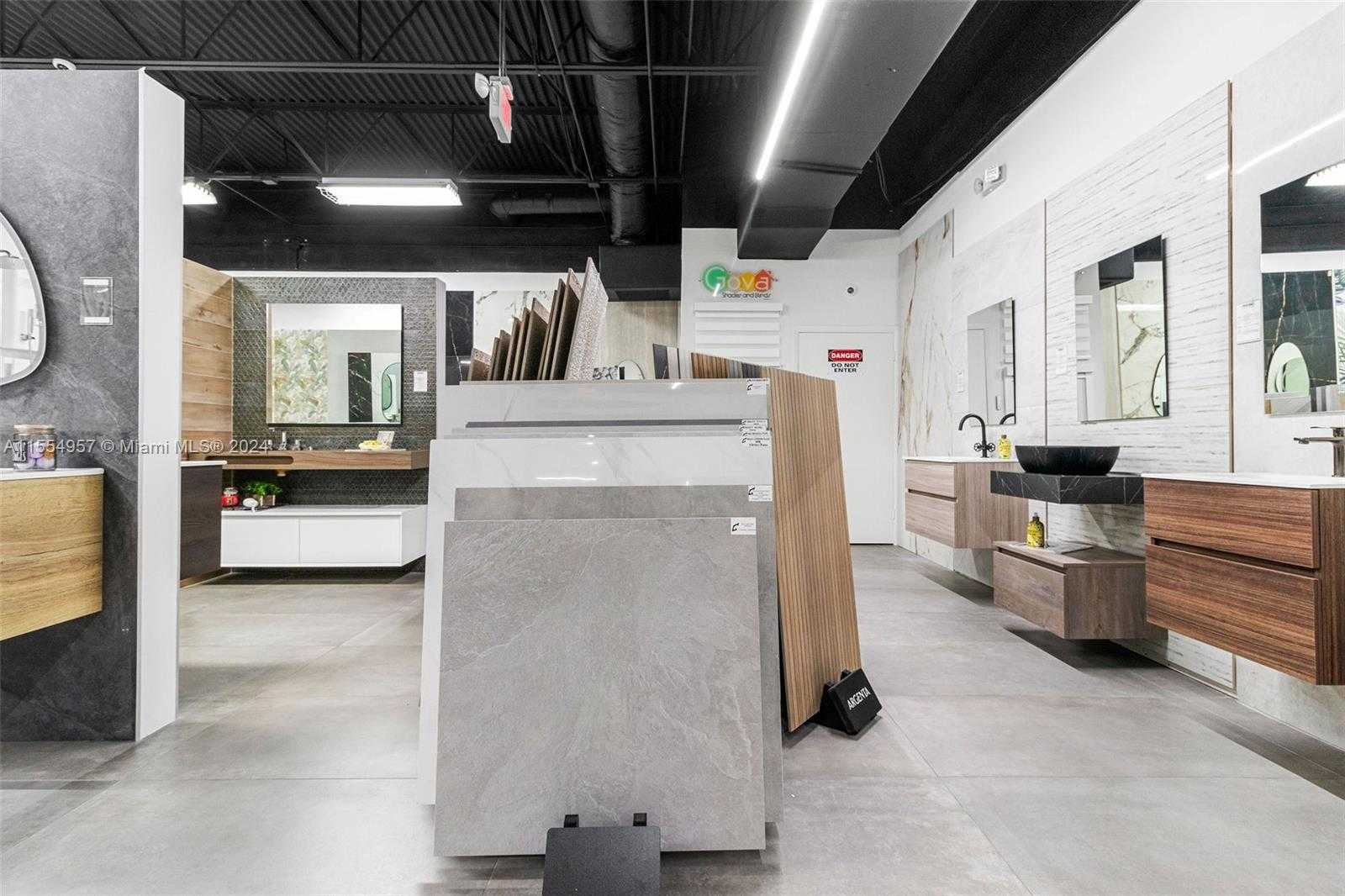 Small Image of BATH VANITIES/ACCESSORIES AND FLOORING, Doral Number 19