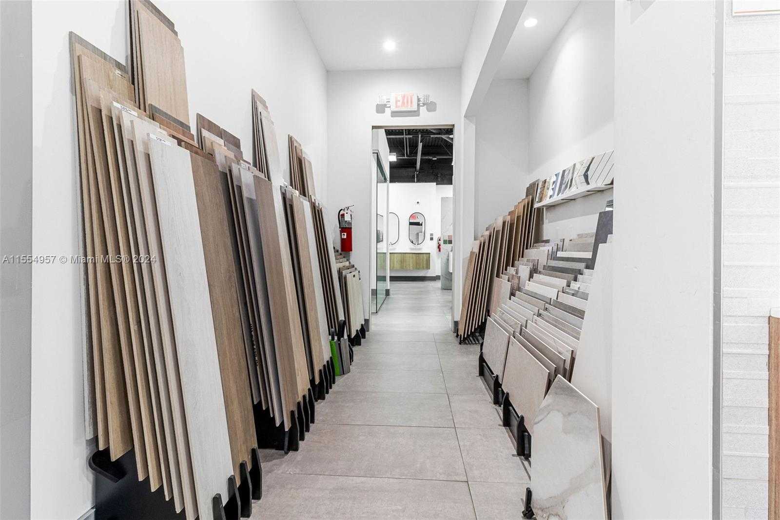 Small Image of BATH VANITIES/ACCESSORIES AND FLOORING, Doral Number 23