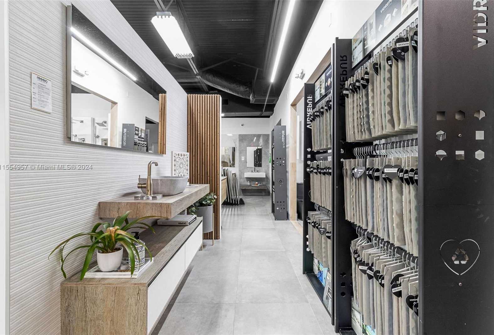 Small Image of BATH VANITIES/ACCESSORIES AND FLOORING, Doral Number 24