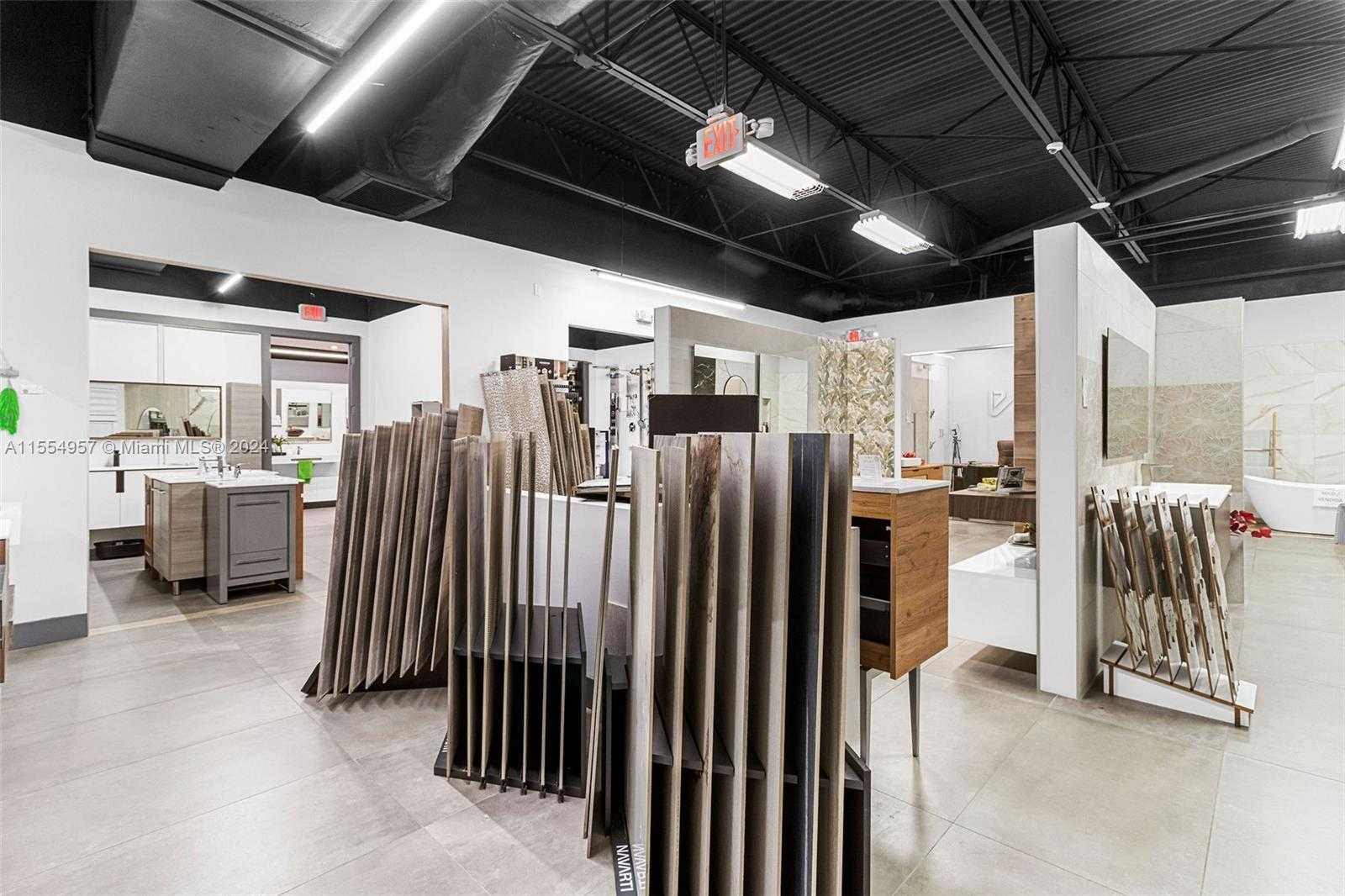 Small Image of BATH VANITIES/ACCESSORIES AND FLOORING, Doral Number 31