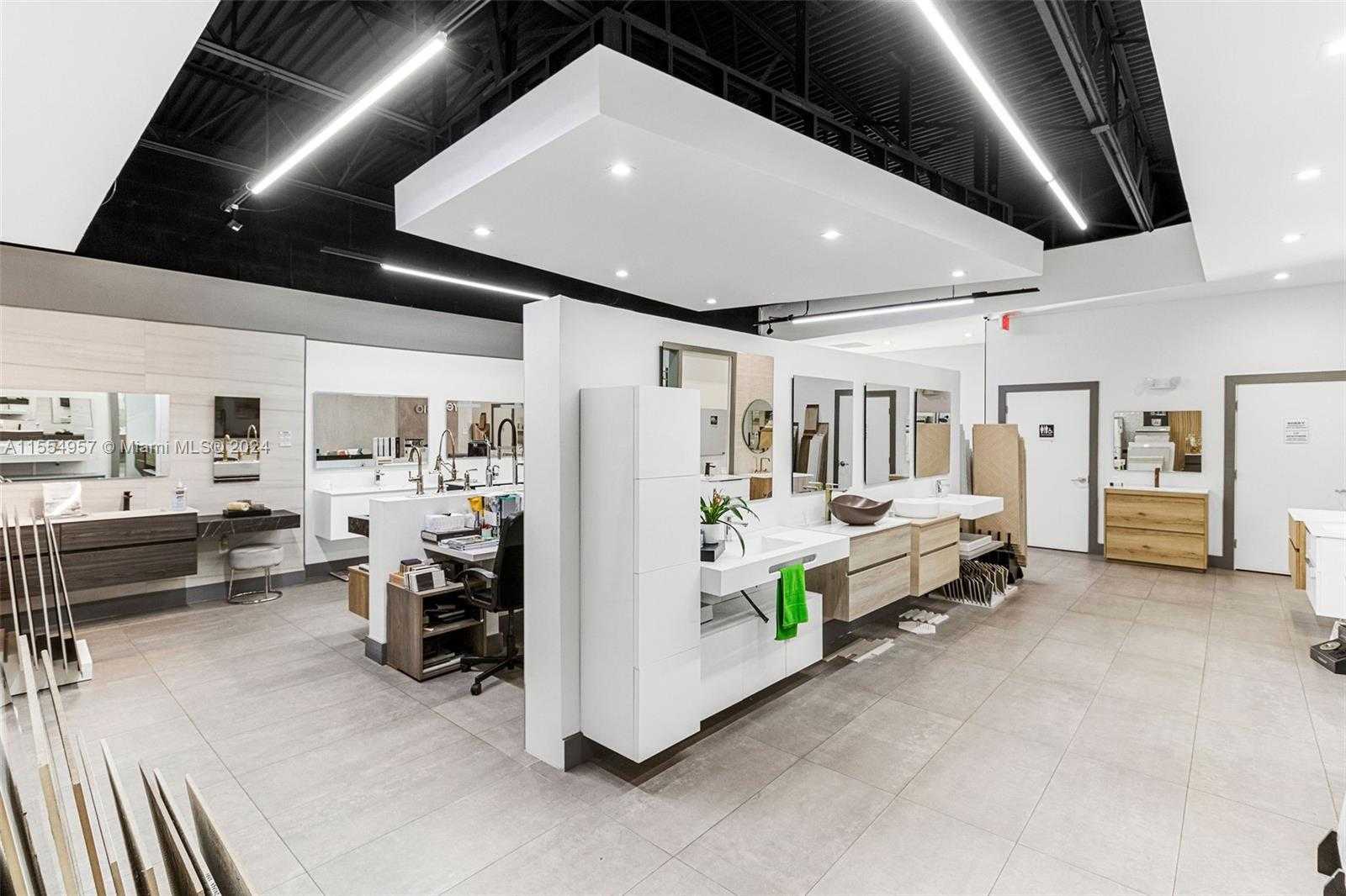 Small Image of BATH VANITIES/ACCESSORIES AND FLOORING, Doral Number 34