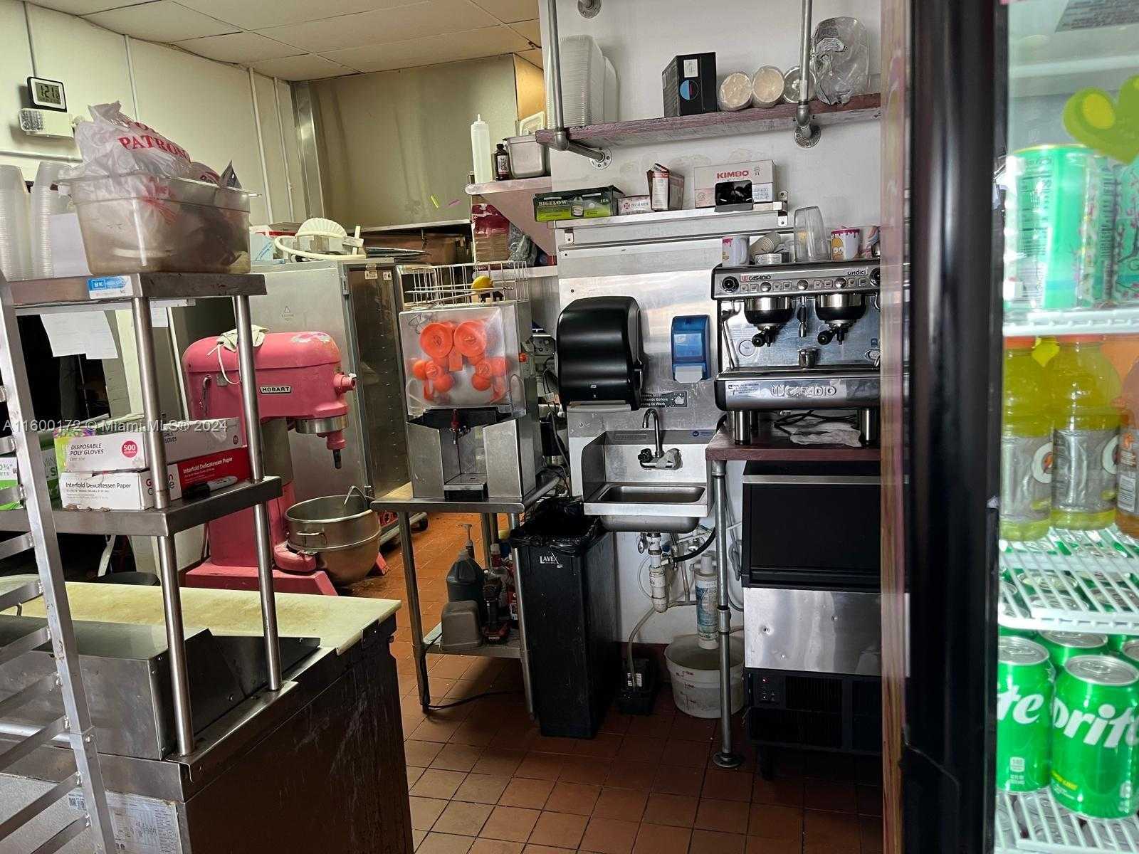 Small Image of FOR SALE IN OAKLAND PARK, Oakland Park Number 7
