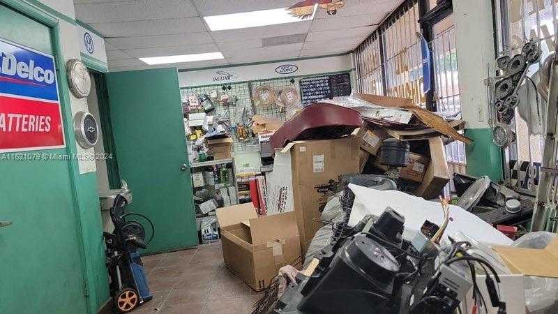 Small Image of 2600 SOUTH WEST 137TH, Miami Number 14