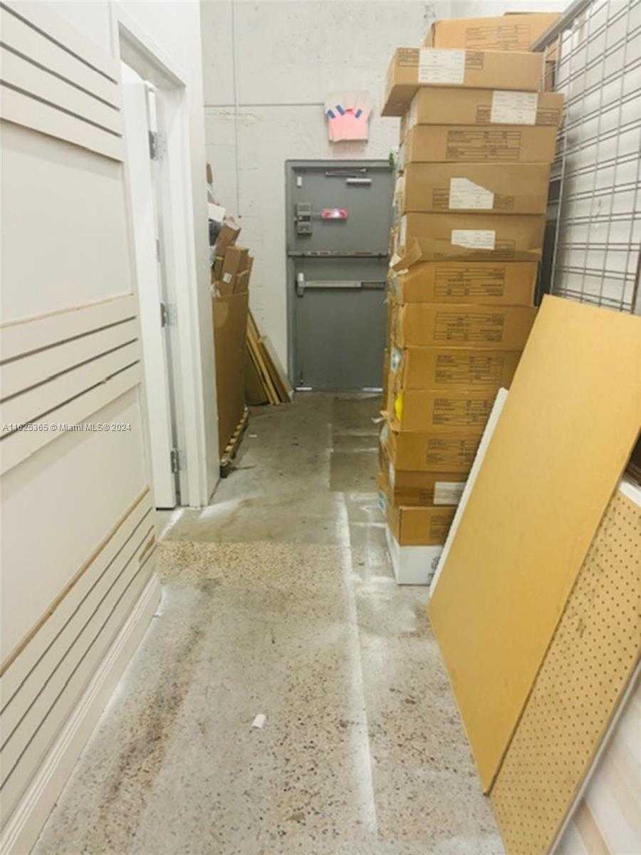 Small Image of Hialeah Number 13
