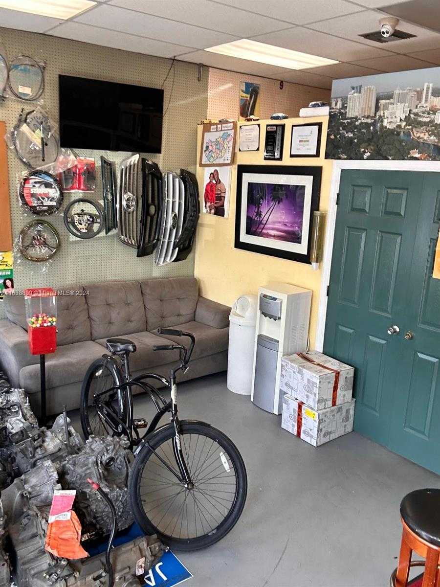 Small Image of 3927 NORTH WEST 19TH ST, Lauderdale Lakes Number 4