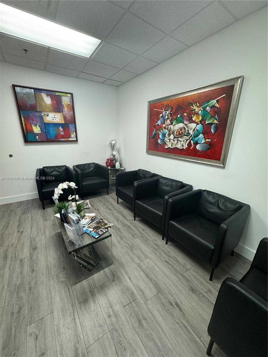 Small Image of Aventura Number 3