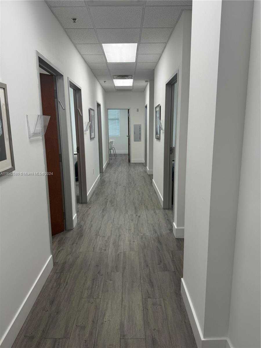 Small Image of Aventura Number 4