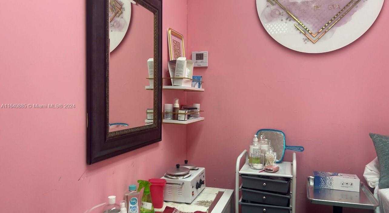 Small Image of 7361 CORAL WAY, Miami Number 16
