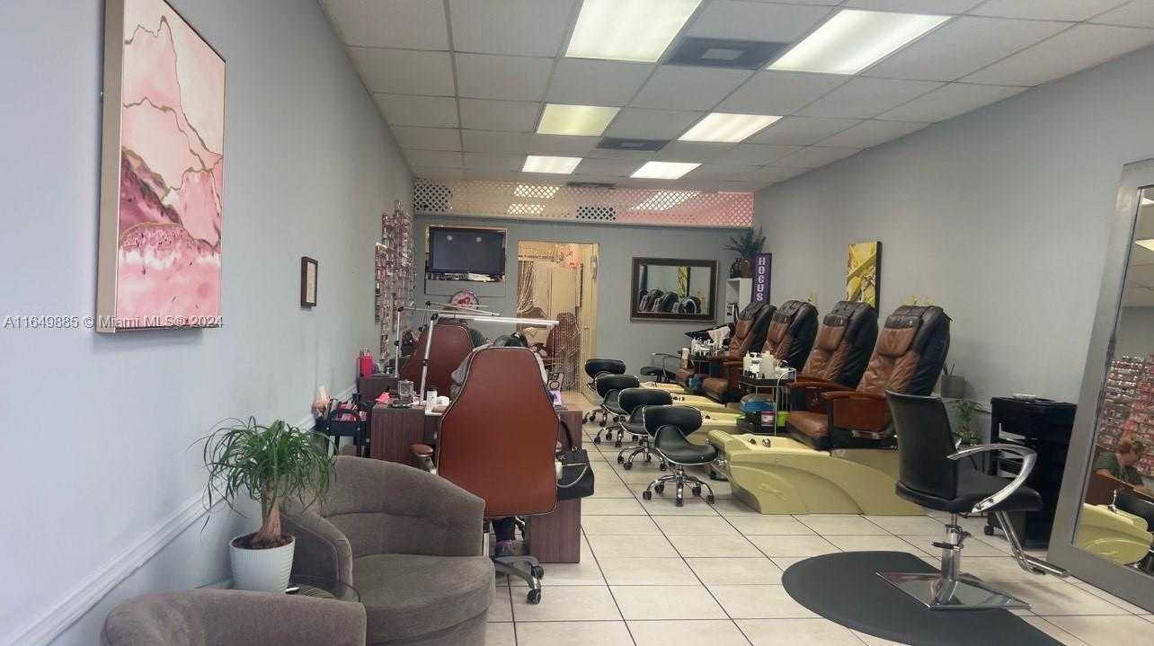 Small Image of 7361 CORAL WAY, Miami Number 4