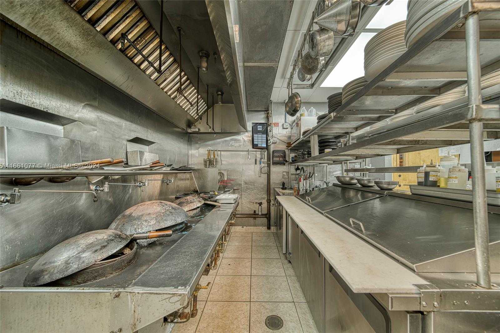 Small Image of 3, 300 SQFT RESTAURANT VENUE FOR SALE IN DORAL, Doral Number 11