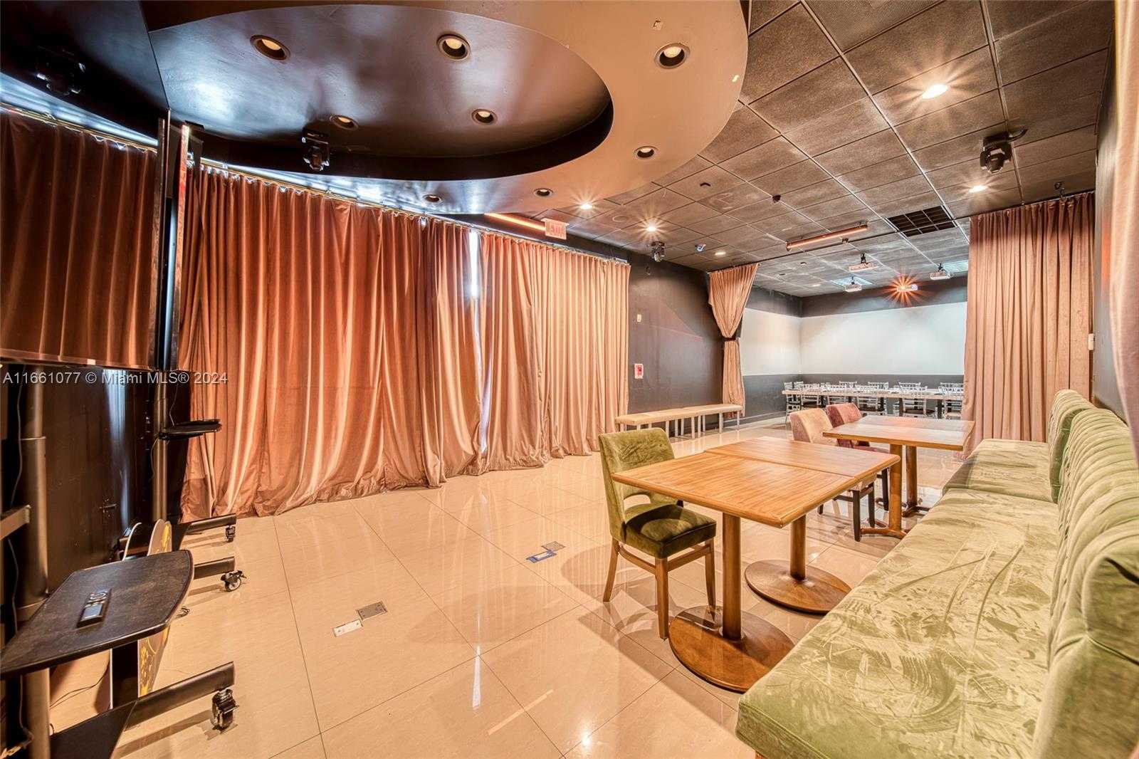 Small Image of 3, 300 SQFT RESTAURANT VENUE FOR SALE IN DORAL, Doral Number 15