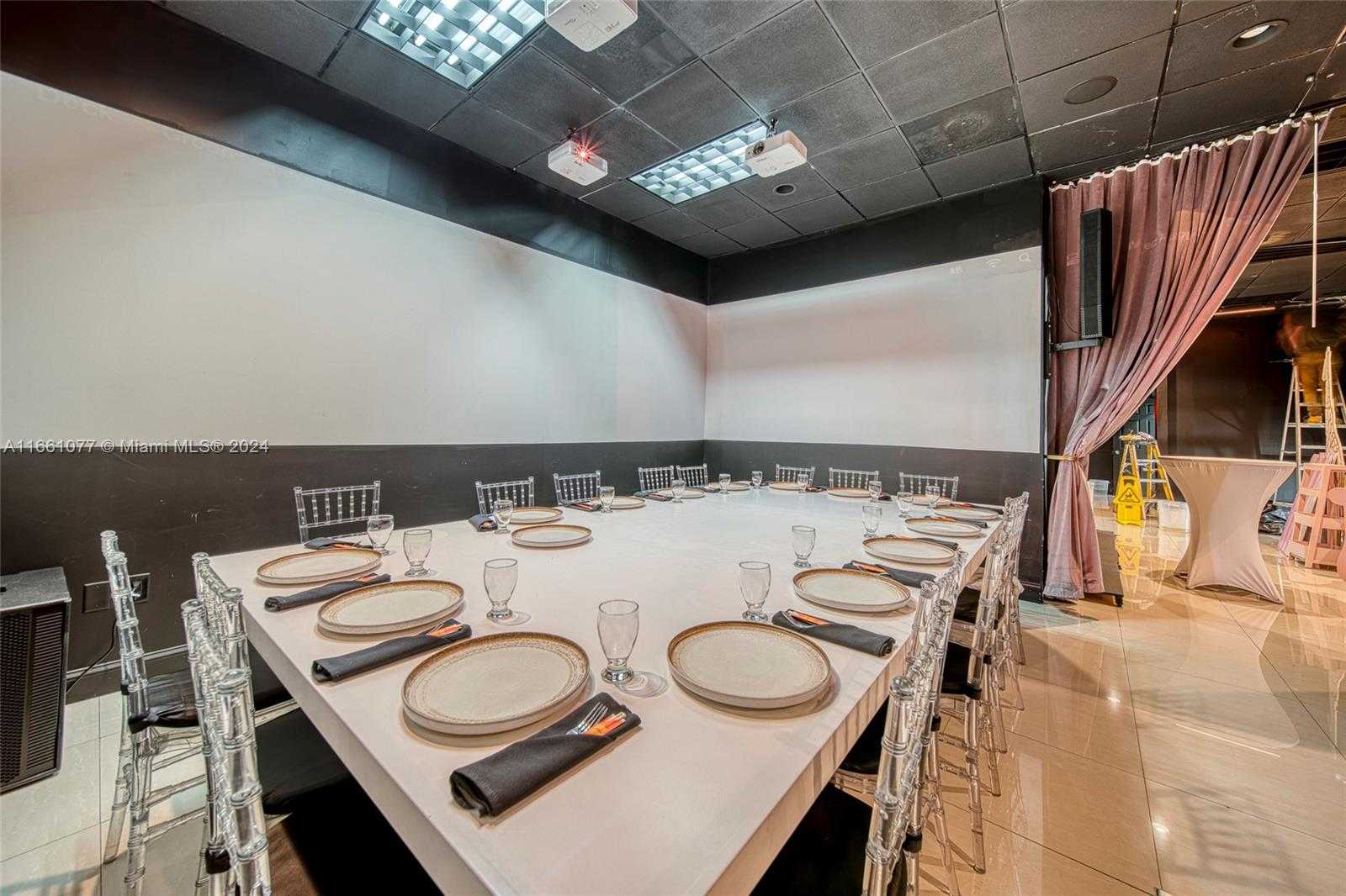 Small Image of 3, 300 SQFT RESTAURANT VENUE FOR SALE IN DORAL, Doral Number 18