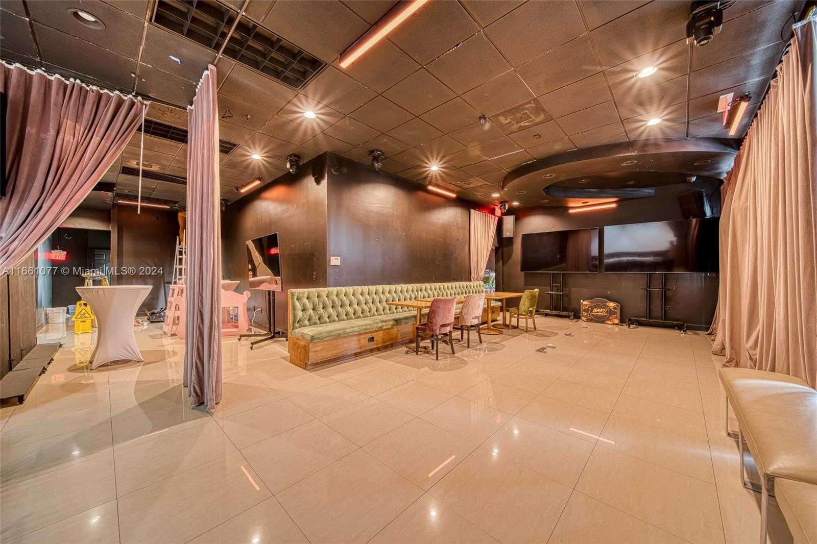 Small Image of 3, 300 SQFT RESTAURANT VENUE FOR SALE IN DORAL, Doral Number 19