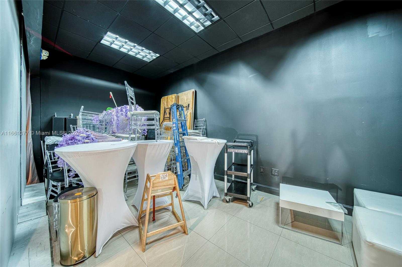 Small Image of 3, 300 SQFT RESTAURANT VENUE FOR SALE IN DORAL, Doral Number 20