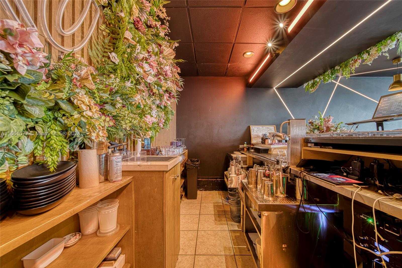 Small Image of 3, 300 SQFT RESTAURANT VENUE FOR SALE IN DORAL, Doral Number 4